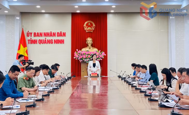 Đồng chí Nguyễn Thị Hạnh, Phó Chủ tịch UBND tỉnh, Trưởng Ban Chỉ đạo Thi tốt nghiệp THPT năm 2025 phát biểu chỉ đạo tại cuộc họp.