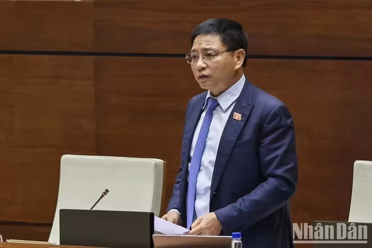Bộ trưởng Tài chính Nguyễn Văn Thắng phát biểu giải trình, làm rõ các vấn đề đại biểu Quốc hội nêu. (Ảnh: DUY LINH)