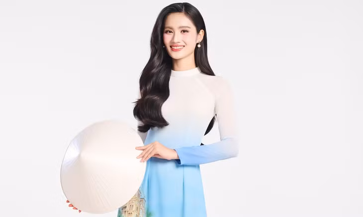 Ý Nhi giới thiệu bản thân bằng tiếng Anh trong video gửi đến ban tổ chức Miss World.
