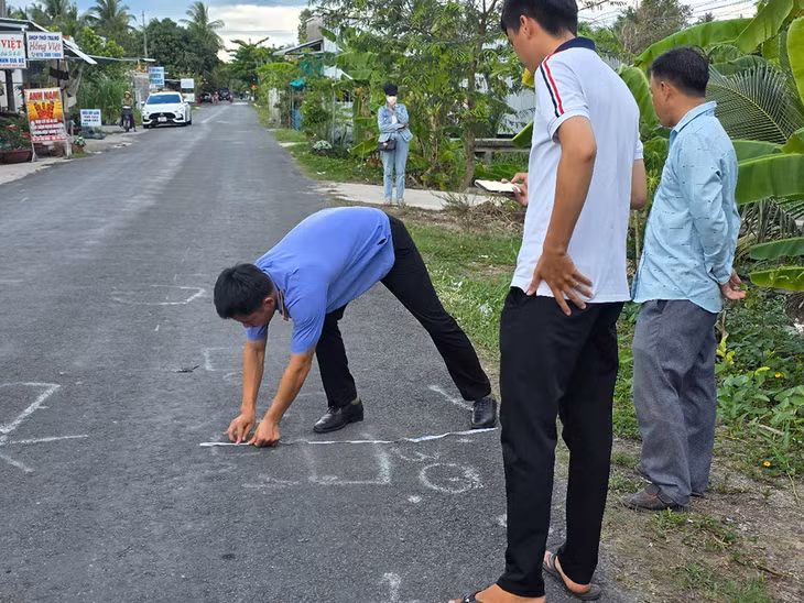 Cục điều tra VKSND tối cao điều tra tại hiện trường vụ tai nạn. Ảnh: Đàm Đệ