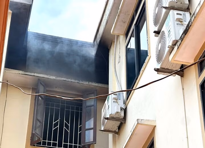 Hiện trường nơi phòng chứa vật tư thí nghiệm bị cháy