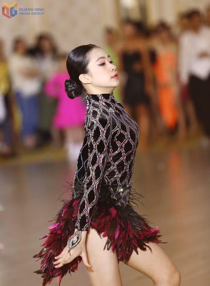 Bảo Nhi dành tình yêu, niềm đam mê và cố gắng bền bỉ với khiêu vũ thể thao.
