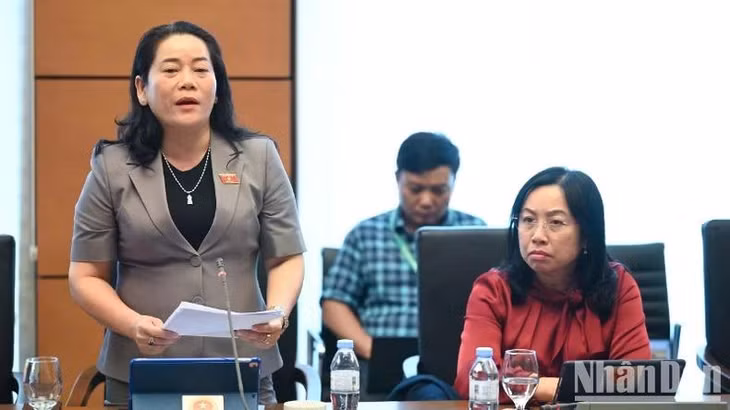 Đại biểu Lê Thị Thanh Lam (đoàn Hậu Giang) đề nghị cần có các chính sách khuyến khích phát triển các trung tâm đối mới sáng tạo, vườn ươm doanh nghiệp công nghệ và quỹ đầu tư mạo hiểm của cá nhân. Ảnh: DUY LINH