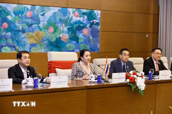 Thủ tướng Paetongtarn Shinawatra và đoàn Thái Lan tại cuộc hội kiến Chủ tịch Quốc hội Trần Thanh Mẫn. (Ảnh: Doãn Tấn/TTXVN)
