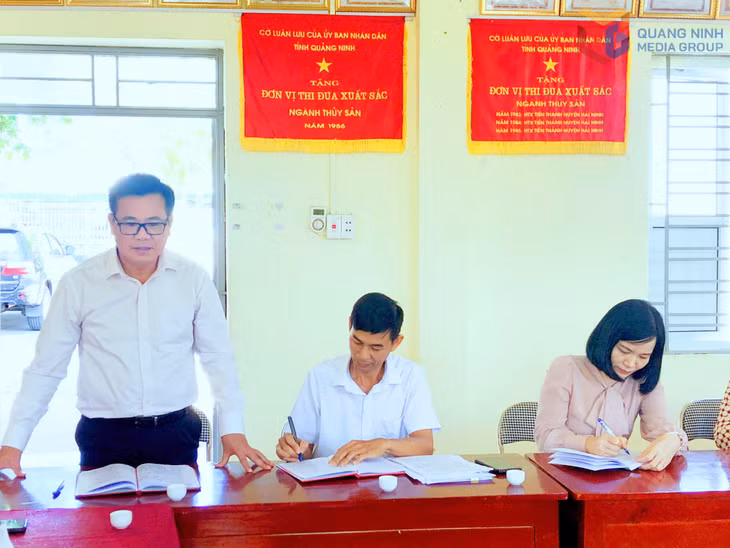 Đồng chí Bí thư Thành ủy Hoàng Bá Nam dự sinh hoạt Chi bộ thôn I xã Quảng Nghĩa, tháng 10/2024. Ảnh: Trung tâm TT&VH Móng Cái.