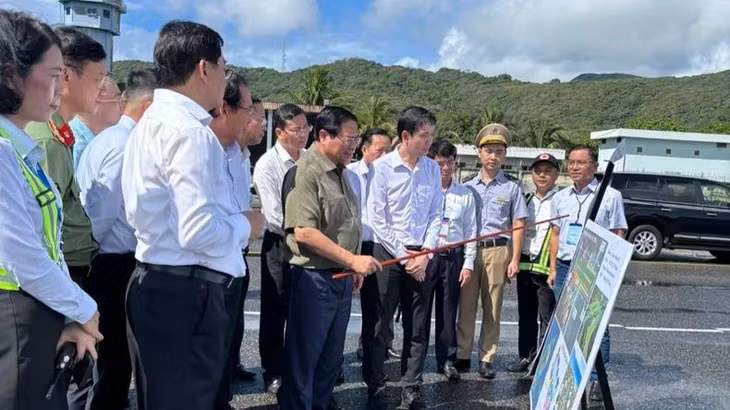 Thủ tướng Phạm Minh Chính cho ý kiến về định hướng quy hoạch Cảng hàng không Côn Đảo. (Ảnh: VŨ TÂN)