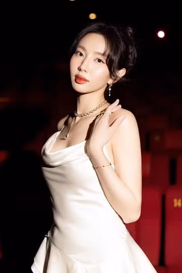 Trước khi bị khởi tố, Thùy Tiên rất đắt show quảng cáo, thậm chí diễn xuất trong dự án điện ảnh. Ảnh: FBNV.
