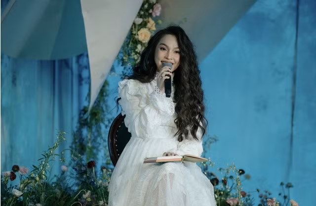 "Tôi không phải là người hoạt ngôn để nói ra những cảm xúc của mình nên thường viết lại chúng bằng ngôn ngữ để gửi tới những người xung quanh" - cô nói.