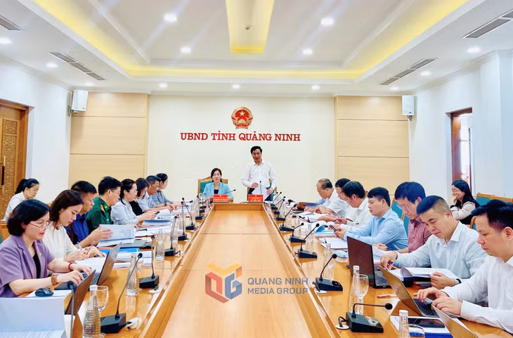 Đồng chí Đỗ Đức Quế, Phó Vụ trưởng Vụ Giáo dục phổ thông (Bộ GD-ĐT) đánh giá cao công tác chỉ đạo, lãnh đạo của tỉnh và các địa phương đối với công tác phổ cập giáo dục, xóa mù chữ.