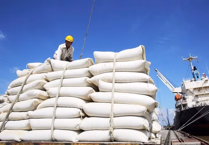 Bộ Công Thương đang lấy ý kiến góp ý đối với dự thảo Thông tư quy định về hạn ngạch thuế quan nhập khẩu mặt hàng lá thuốc lá khô và gạo có xuất xứ từ Campuchia cho giai đoạn năm 2025 - 2026 - Ảnh minh họa