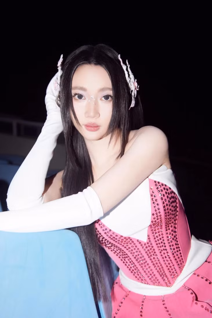Orange và Bích Phương là 2 trong 30 nghệ sĩ tham gia Em xinh "say hi". Ảnh: NSX.