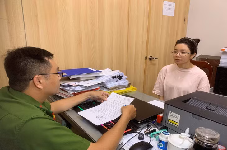 Đối tượng Bùi Thị Thanh Nga khai nhận về hành vi phạm tội. Ảnh: Công an tỉnh Đồng Nai