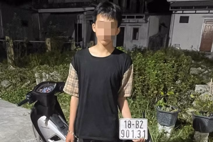 Nguyễn Văn Th. cùng tang vật trộm cắp được.