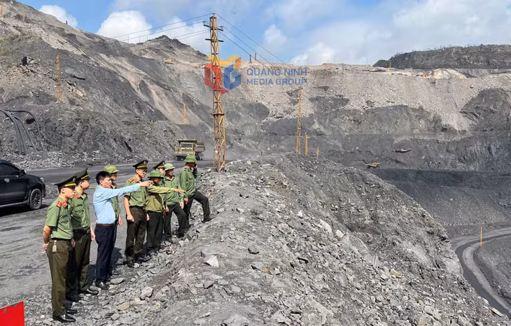Lực lượng An ninh kinh tế Công an tỉnh Quảng Ninh tăng cường kiểm tra đảm bảo an ninh trật tự, bảo vệ tài sản, tài nguyên ranh giới mỏ tại Công ty CP Than Hà Tu.
