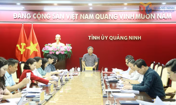 Đồng chí Vũ Đại Thắng, Ủy viên Trung ương Đảng, Bí thư Tỉnh ủy, Trưởng Đoàn ĐBQH tỉnh, chủ trì và kết luận cuộc họp.
