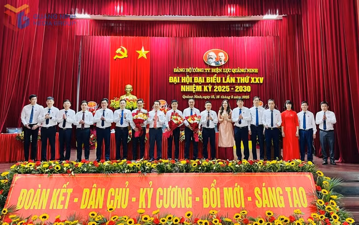 Ban Chấp hành Đảng bộ Công ty khóa mới ra mắt Đại hội.