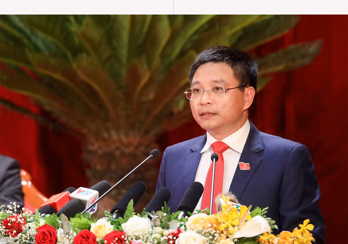 8h00: Khai mạc trọng thể Đại hội Đại biểu Đảng bộ tỉnh Quảng Ninh lần thứ XV, nhiệm kỳ 2020-2025. Đồng chí Nguyễn Thị Kim Ngân, Uỷ viên Bộ Chính trị, Chủ tịch Quốc hội nước Cộng hoà xã hội chủ nghĩa Việt Nam dự và chỉ đạo Đại hội. Lãnh đạo Đảng, Nhà nước dự Đại hội. Đoàn Chủ tịch điều hành Đại hội. Đồng chí Nguyễn Thị Kim Ngân, Ủy viên Bộ Chính trị, Chủ tịch Quốc hội Nước Cộng hoà Xã hội Chủ nghĩa Việt Nam phấn khởi trước những kết quả tỉnh Quảng Ninh đạt được trong thực hiện Nghị quyết Đại hội Đảng toàn quốc lần thứ XII và Nghị quyết Đại hội Đảng bộ tỉnh lần thứ XIV. Thay mặt Đoàn Chủ tịch, đồng chí Nguyễn Xuân Ký, Bí thư Tỉnh ủy khoá XIV, Chủ tịch HĐND tỉnh trình bày báo cáo chính trị của Ban Chấp hành Đảng bộ tỉnh khóa XIV trình Đại hội. Thay mặt Đoàn Chủ tịch, đồng chí Nguyễn Văn Thắng, Phó Bí thư Tỉnh ủy khoá XIV, Chủ tịch UBND tỉnh phát biểu khai mạc Đại hội, nhấn mạnh: Đại hội tập trung vào 4 nhiệm vụ trọng tâm. Đồng chí Ngô Hoàng Ngân, Phó Bí thư Thường trực Tỉnh ủy khoá XIV trình bày Báo cáo kiểm điểm sự lãnh đạo, chỉ đạo của Ban Chấp hành Đảng bộ tỉnh khóa XIV. THẢO LUẬN TẠI HỘI TRƯỜNG BẦU BAN CHẤP HÀNH ĐẢNG BỘ TỈNH KHOÁ XV: 53 đồng chí trúng cử (42 đồng chí tái cử, 11 đồng chí tham gia lần đầu)