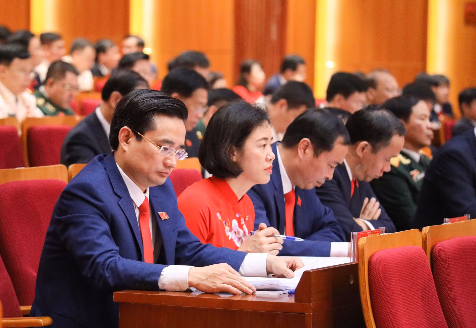 Các Đại biểu dự Đại hội nghe Báo cáo chính trị (bản tóm tắt) do đồng chí Bí thư Tỉnh ủy, Chủ tịch HĐND tỉnh Nguyễn Xuân Ký trình bày.