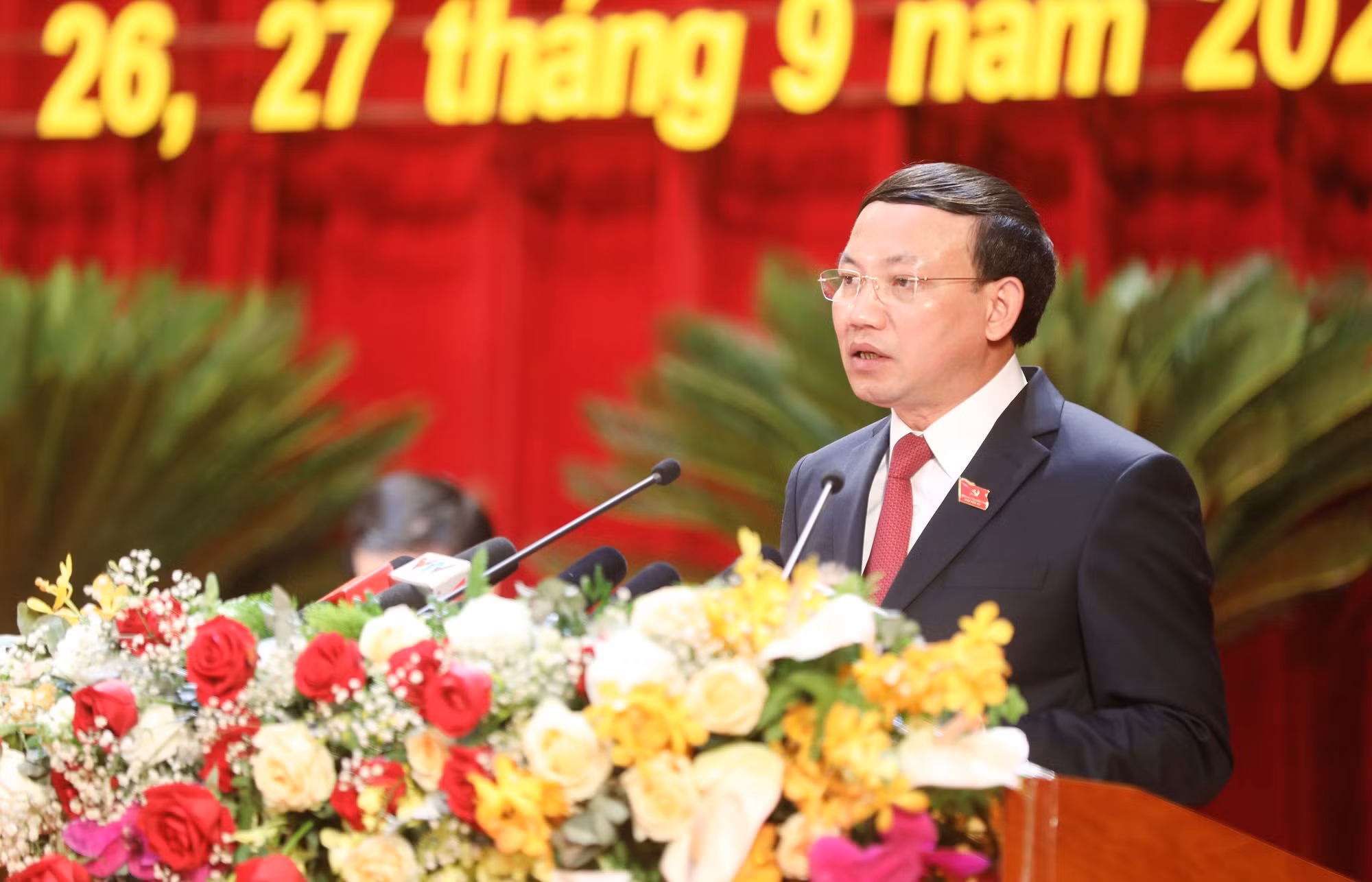 Đồng chí Nguyễn Xuân Ký, Bí thư Tỉnh ủy, Chủ tịch HĐND tỉnh trình bày trước Đại hội Dự thảo 