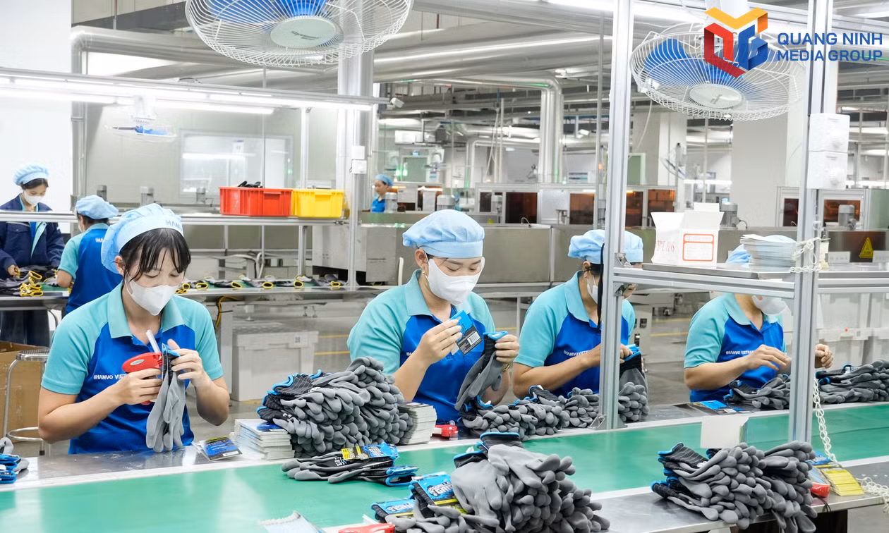Công ty TNHH Sản phẩm bảo hộ lao động Hằng Huy Việt Nam luôn quan tâm thực hiện nhiều chính sách chế độ cho người lao động.