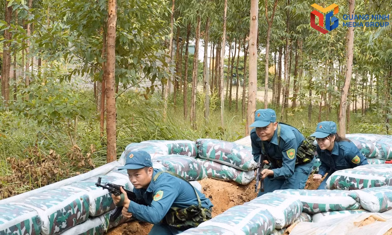 Lực lượng dân quân phường An Sinh tích cực luyện tập phương án chiến đấu để đảm bảo tốt cho diễn tập chiến đấu trong khu vực phòng thủ thành phố.