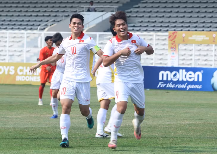 U19 Việt Nam có nhiều lợi thế trong việc cạnh tranh tấm vé bán kết. Ảnh: VFF