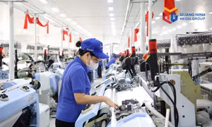 Sản xuất sản phẩm vải dệt tại Công ty TNHH Dệt may Wellrain (Việt Nam), KCN Hải Hà. Ảnh: Mạnh Trường