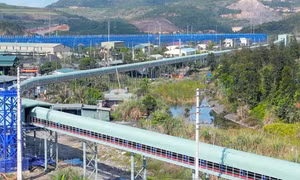 Tuyến băng tải vận chuyển than Núi Béo - Hà Tu - Trung tâm chế biến - Làng Khánh được đầu tư đồng bộ.