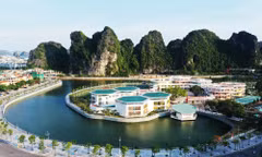 Cung Văn hoá thanh, thiếu nhi Quảng Ninh với kiến trúc độc đáo, hiện đại.