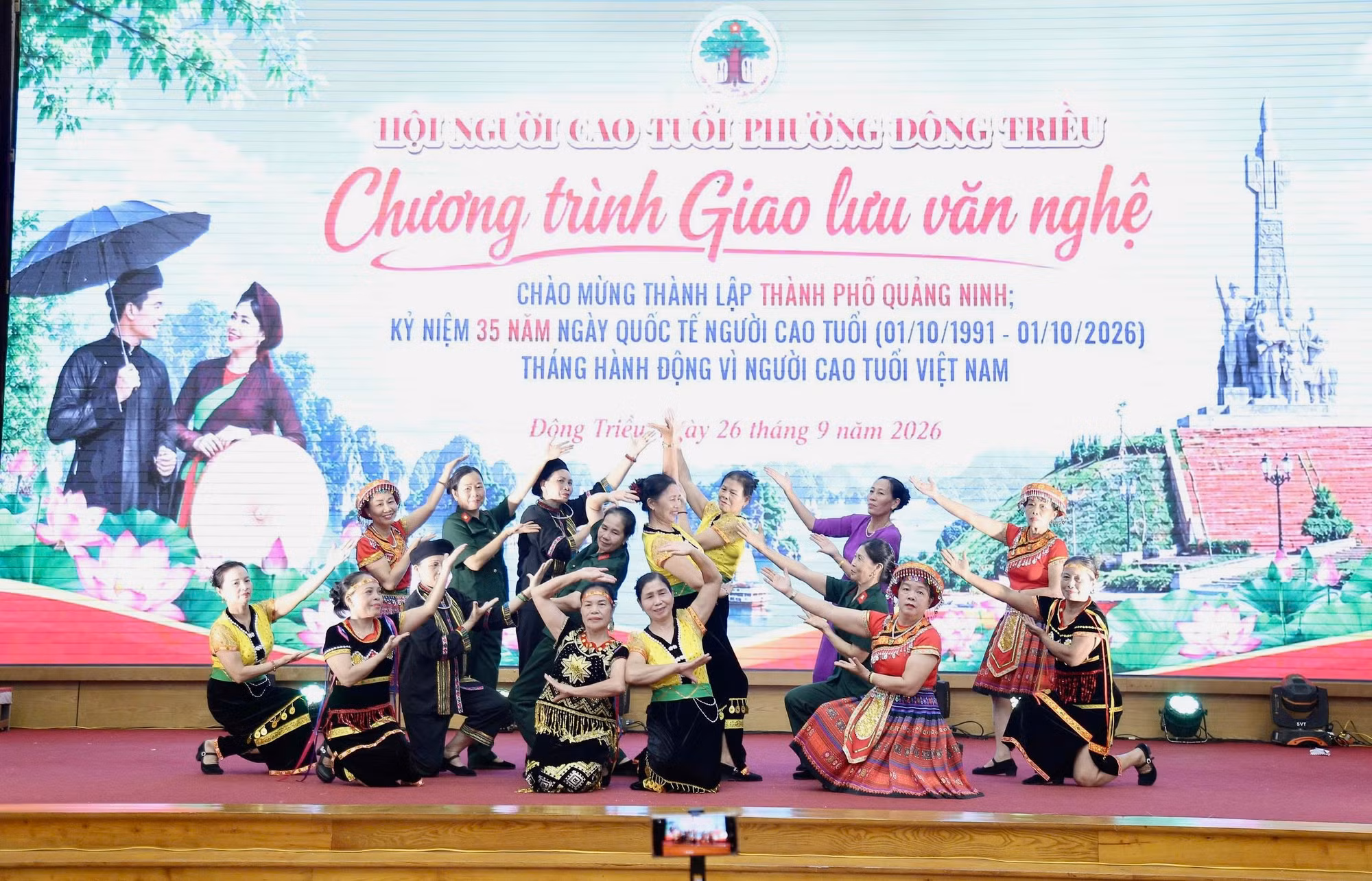 Hội Người cao tuổi phường Đông Triều tổ chức chương trình giao lưu văn nghệ.