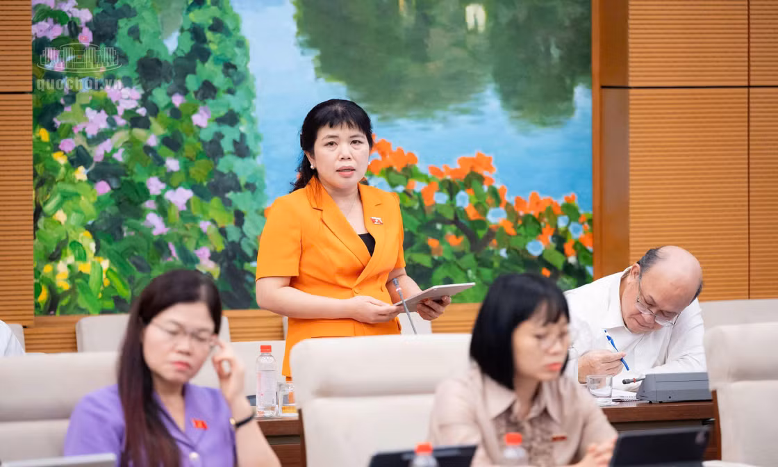 ĐBQH thành phố Quảng Ninh chất vấn Bộ trưởng Bộ Giáo dục và Đào tạo