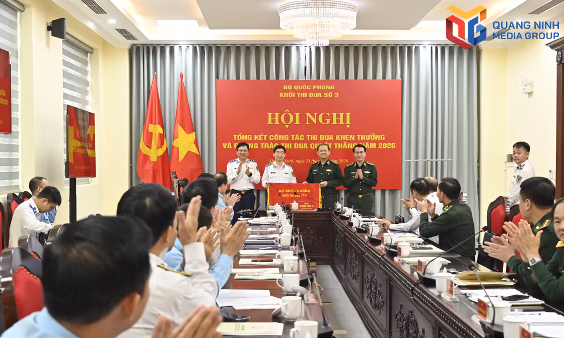 Bộ Tư lệnh BĐBP bàn giao nhiệm vụ Khối trưởng Khối thi đua số 3 năm 2027 cho Bộ Tư lệnh Cảnh sát biển.