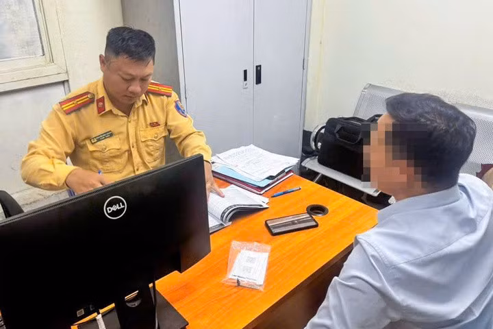 Tài xế tại cơ quan công an.