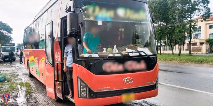 Xe khách có số giường, ghế cao hơn quy định
