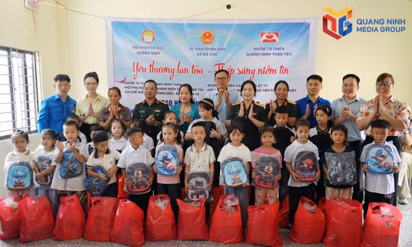 Trao trao quà, học bổng cho học sinh có hoàn cảnh khó khăn tại xã Ba Chẽ