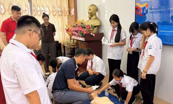 Tập huấn kỹ năng phòng, chống đuối nước và ứng phó thiên tai cho học sinh