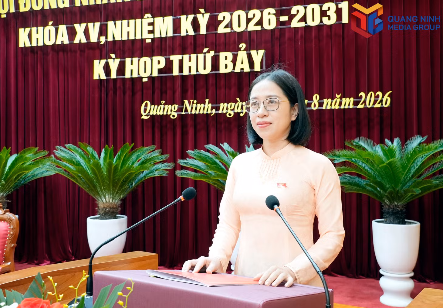Đồng chí Vũ Ngọc Hà, Trưởng Ban Kinh tế Ngân sách HĐND tỉnh, trình bày báo cáo thẩm tra.