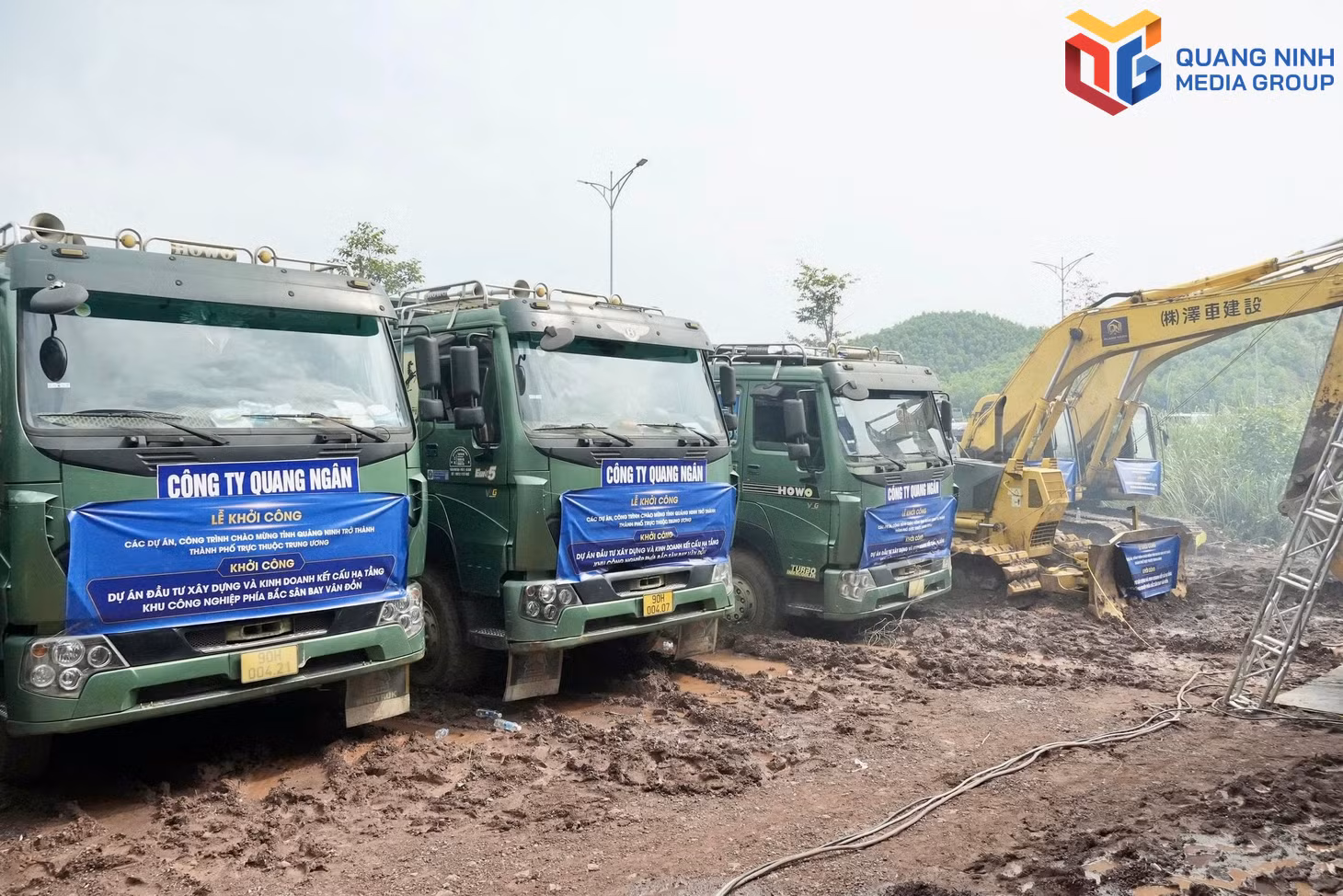 Các phương tiện sẵn sàng khởi công dự án.
