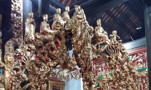 Tòa Cửu Long ở chùa Long Tiên được chế tác tinh vi, không ngôi chùa nào ở Quảng Ninh có được.