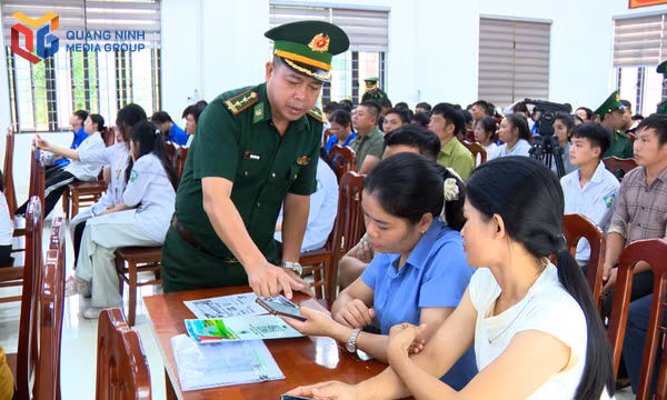Đồng hành chuyển đổi số cùng nhân dân biên giới
