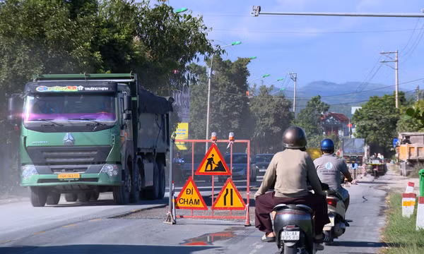Khẩn trương khắc phục điểm mất ATGT trên đường 338 qua phường Hiệp Hòa