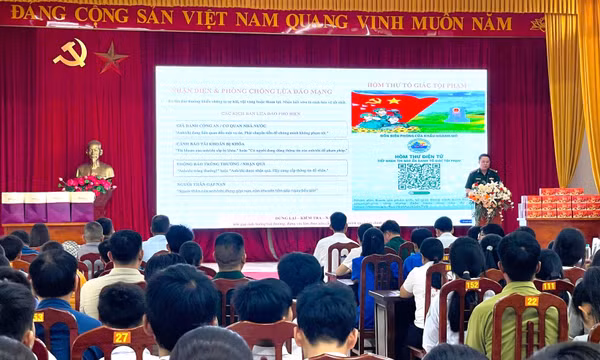 Đồn Biên phòng Cửa khẩu Hoành Mô đồng hành cùng nhân dân chuyển đổi số