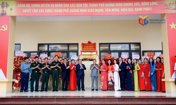 Các đồng chí lãnh đạo tỉnh dự khánh thành, khởi công các công trình chào mừng thành phố Quảng Ninh