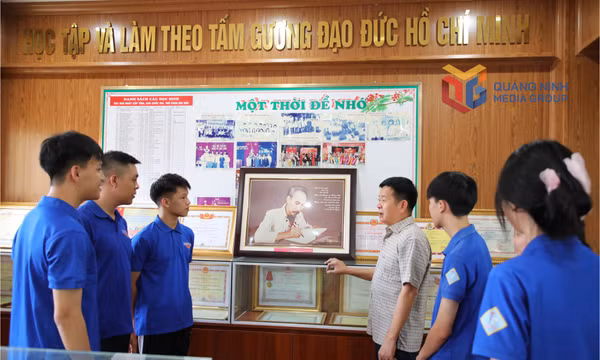 Trường THPT Minh Hà chú trọng hoạt động giáo dục truyền thống, giáo dục chính trị tư tưởng cho các học sinh.