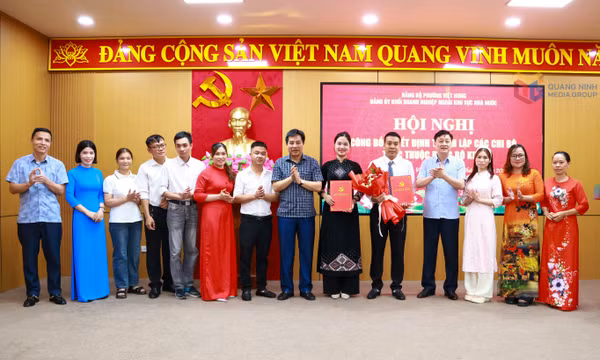 Phường Việt Hưng thành lập thêm 2 chi bộ doanh nghiệp ngoài khu vực nhà nước