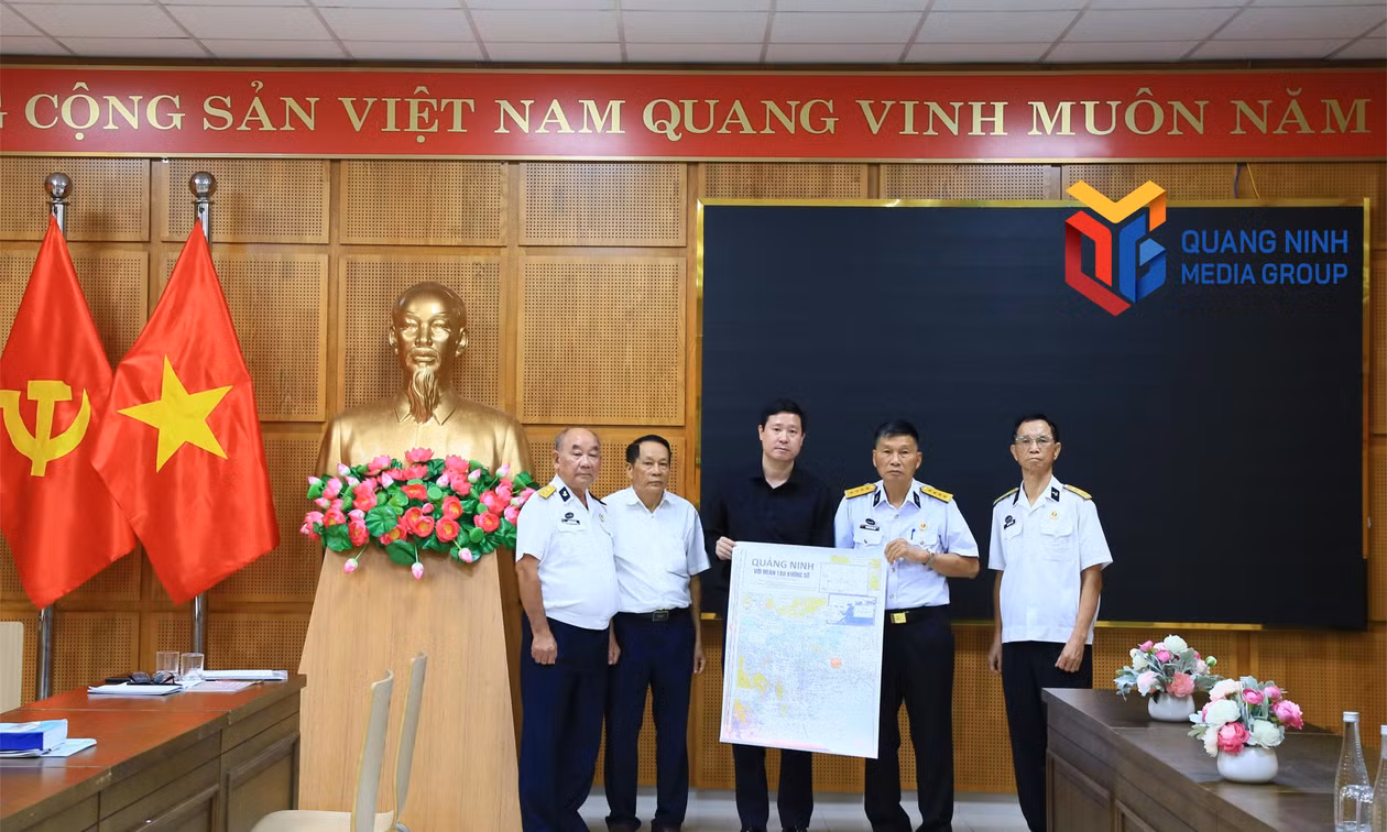 Bảo tàng Quảng Ninh tiếp nhận hải đồ “Quảng Ninh với Đoàn tàu không số”