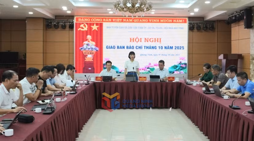 Ban Tuyên giáo và Dân vận Tỉnh ủy phối hợp với các sở, ban, ngành có liên quan, tổ chức Hội nghị thông tin báo chí thường kỳ và Hội nghị giao ban báo chí tháng 10/2025. Ảnh: Đỗ Hùng