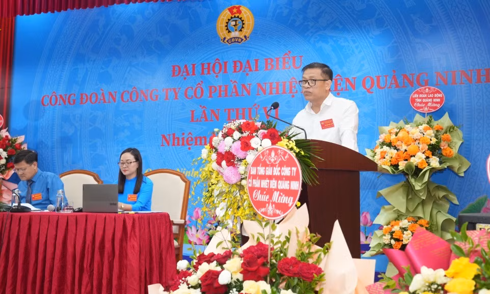 Đồng chí Nguyễn Việt Dũng, Phó Bí thư Thường trực Đảng uỷ, Tổng Giám đốc Công ty CP Nhiệt điện Quảng Ninh phát biểu tại Đại hội.