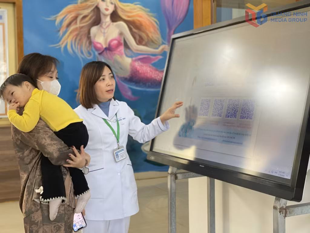 Ứng dụng công nghệ số trong truyền thông, tư vấn sức khỏe tại Bệnh viện Sản Nhi Quảng Ninh.