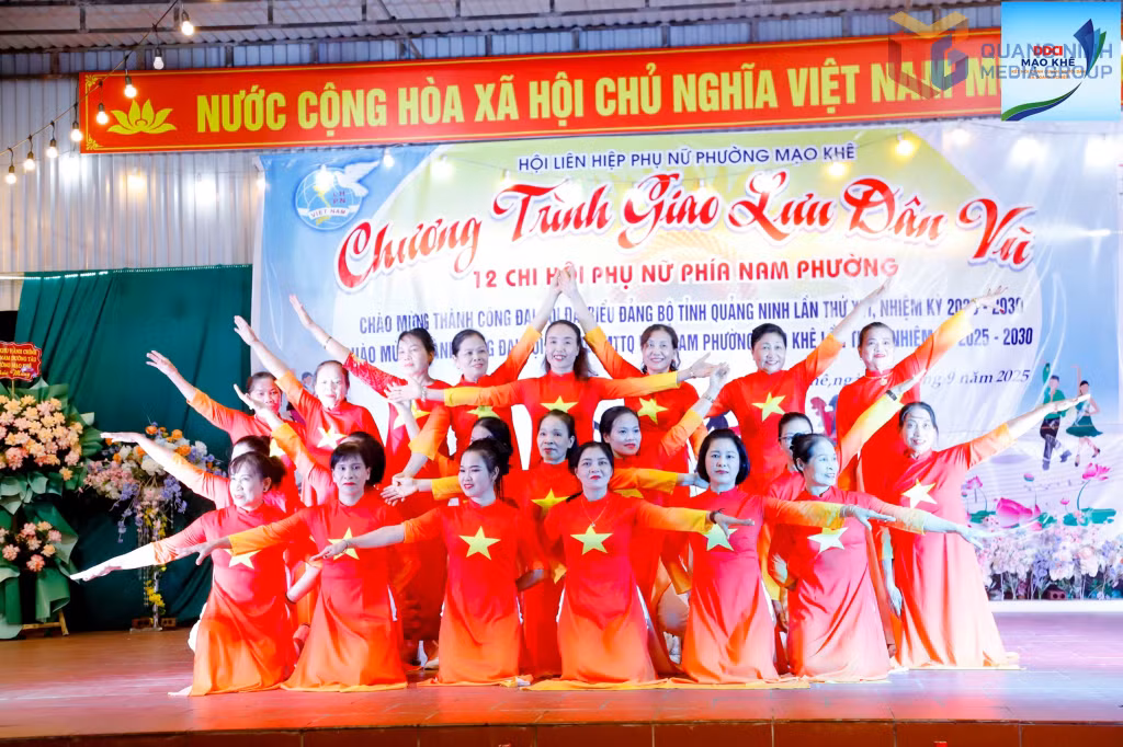 Chương trình giao lưu dân vũ do Hội LHPN phường Mạo Khê tổ chức.